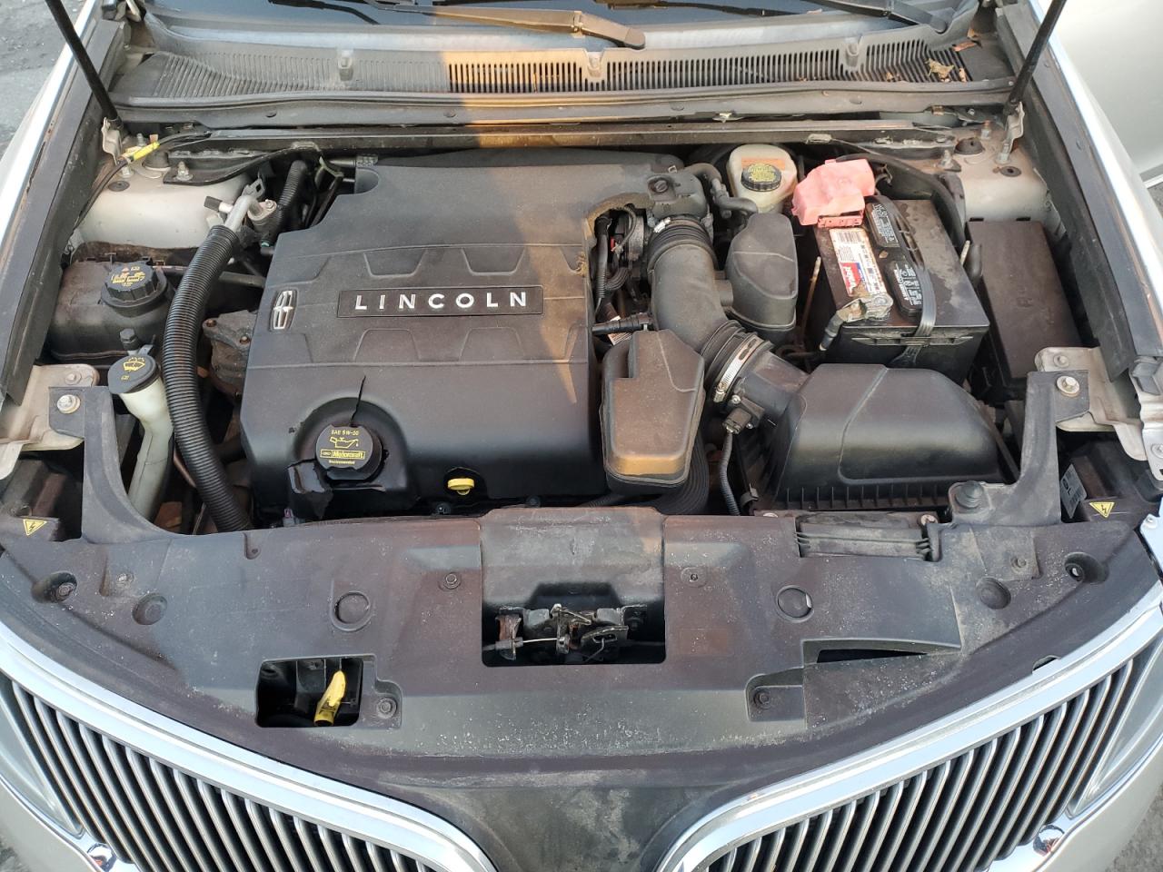 2013 Lincoln MKS - Image 11
