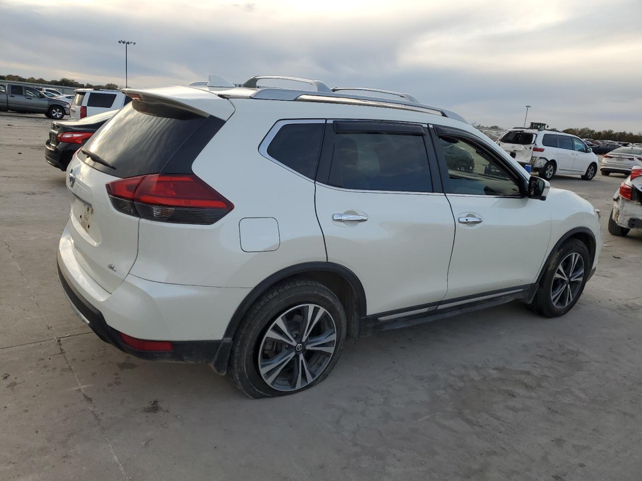 5N1AT2MT0HC825974 NISSAN ROGUE 2017