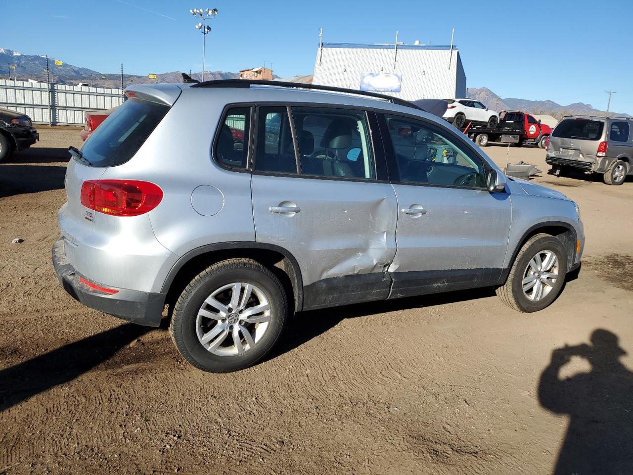 2017 Volkswagen Tiguan - Image 3
