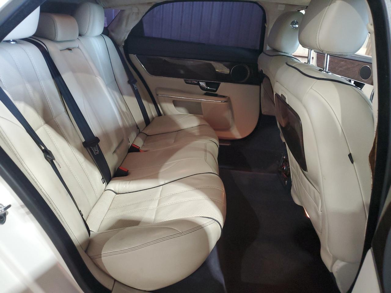 2011 Jaguar XJ - Image 10