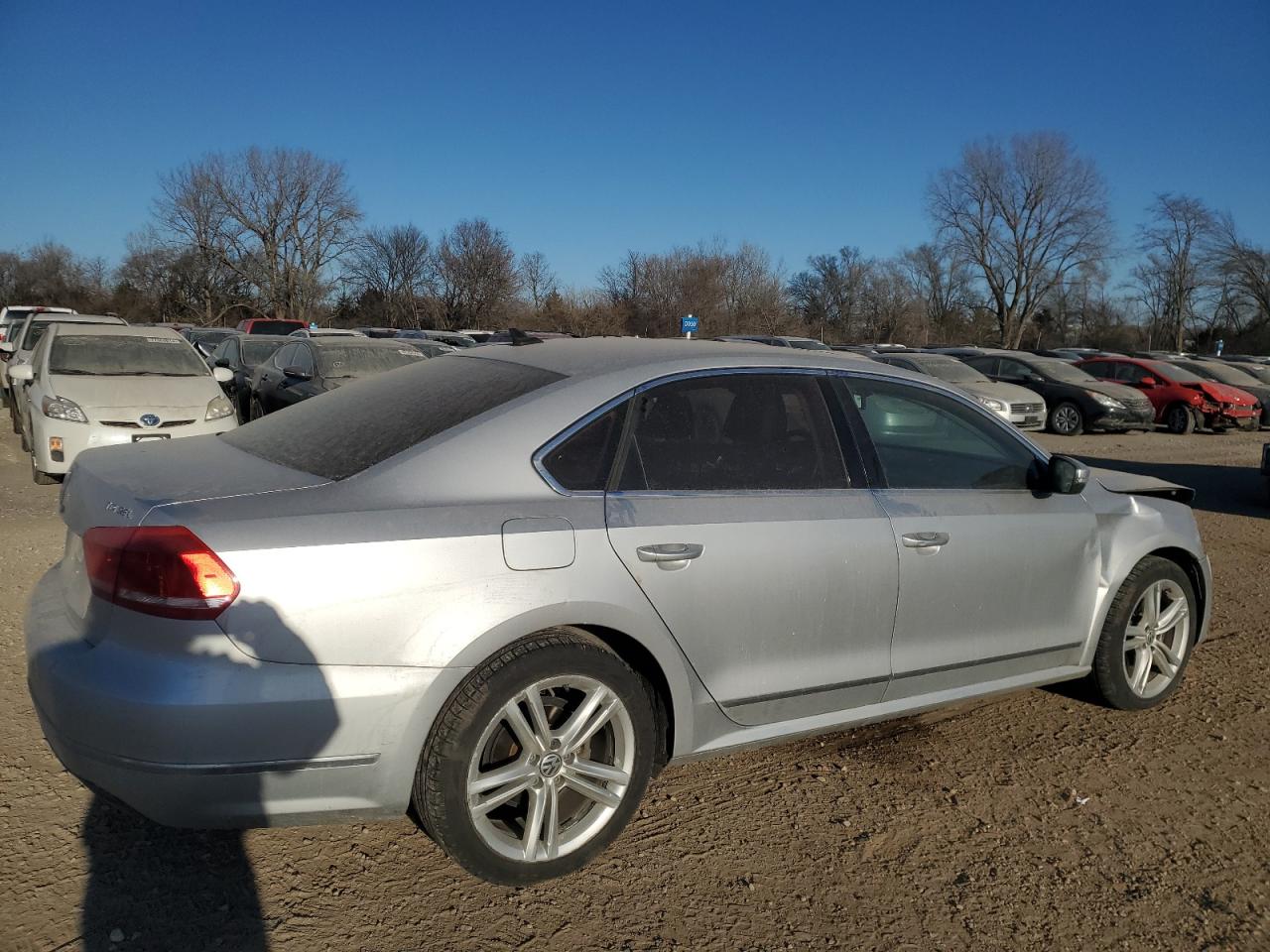 2014 Volkswagen Passat - Image 3