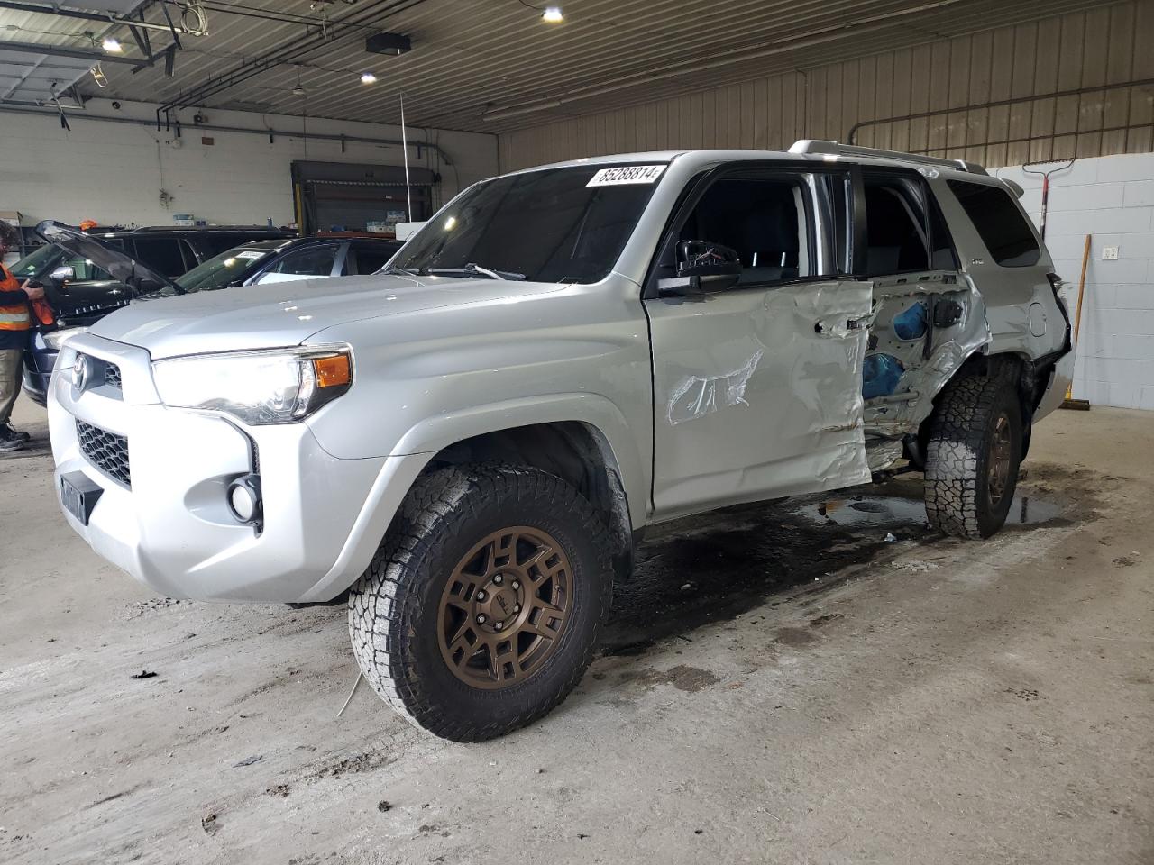 VIN JTEBU5JR7G5338656 2016 TOYOTA 4RUNNER no.1