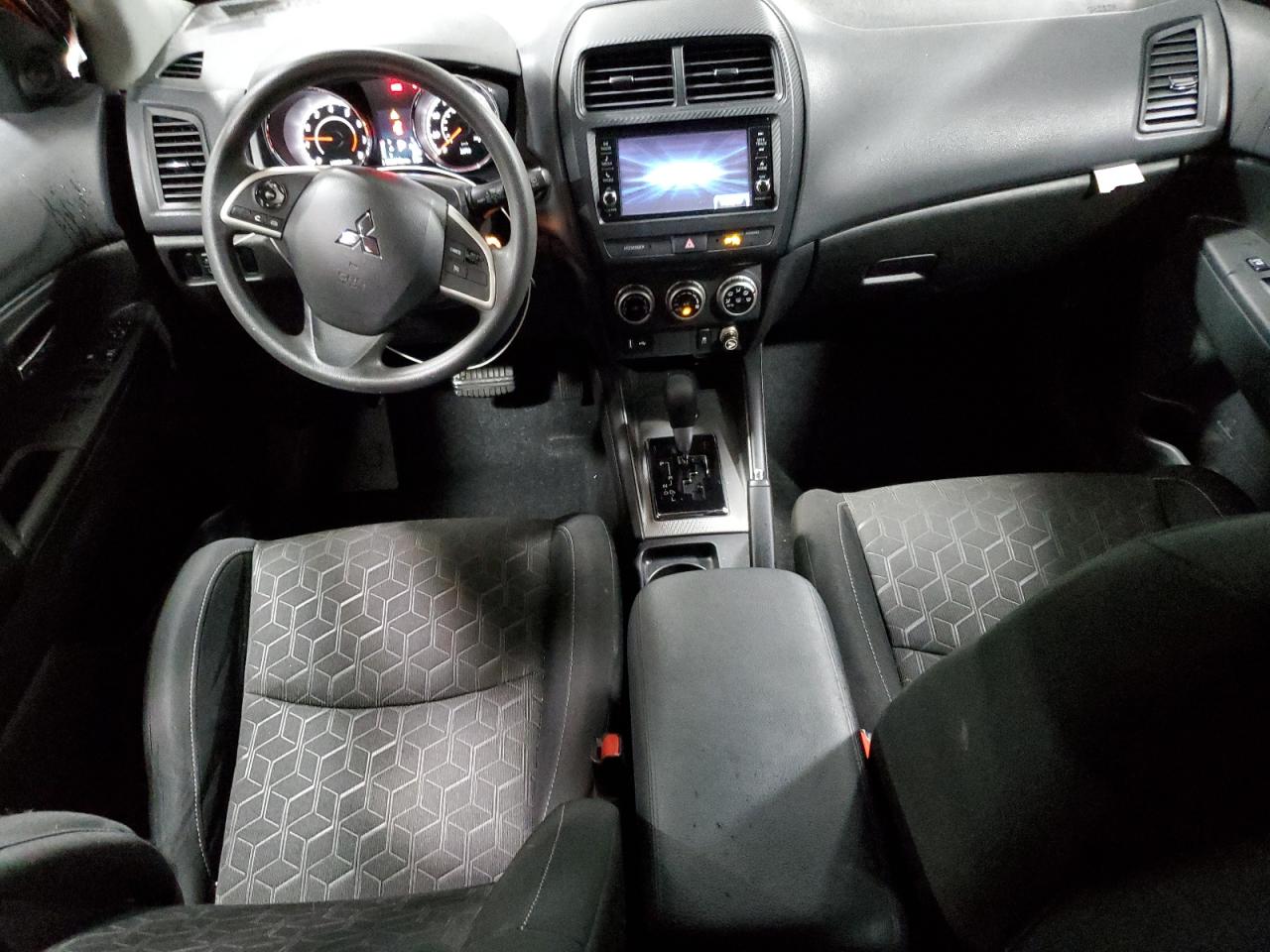 2021 Mitsubishi Outlander - Image 8