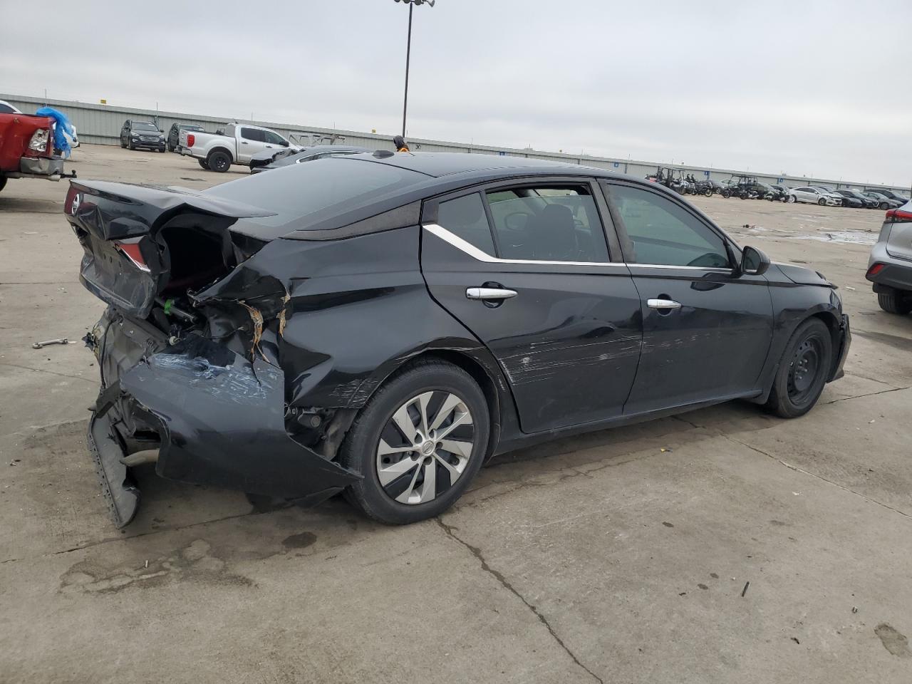2020 Nissan Altima - Image 3
