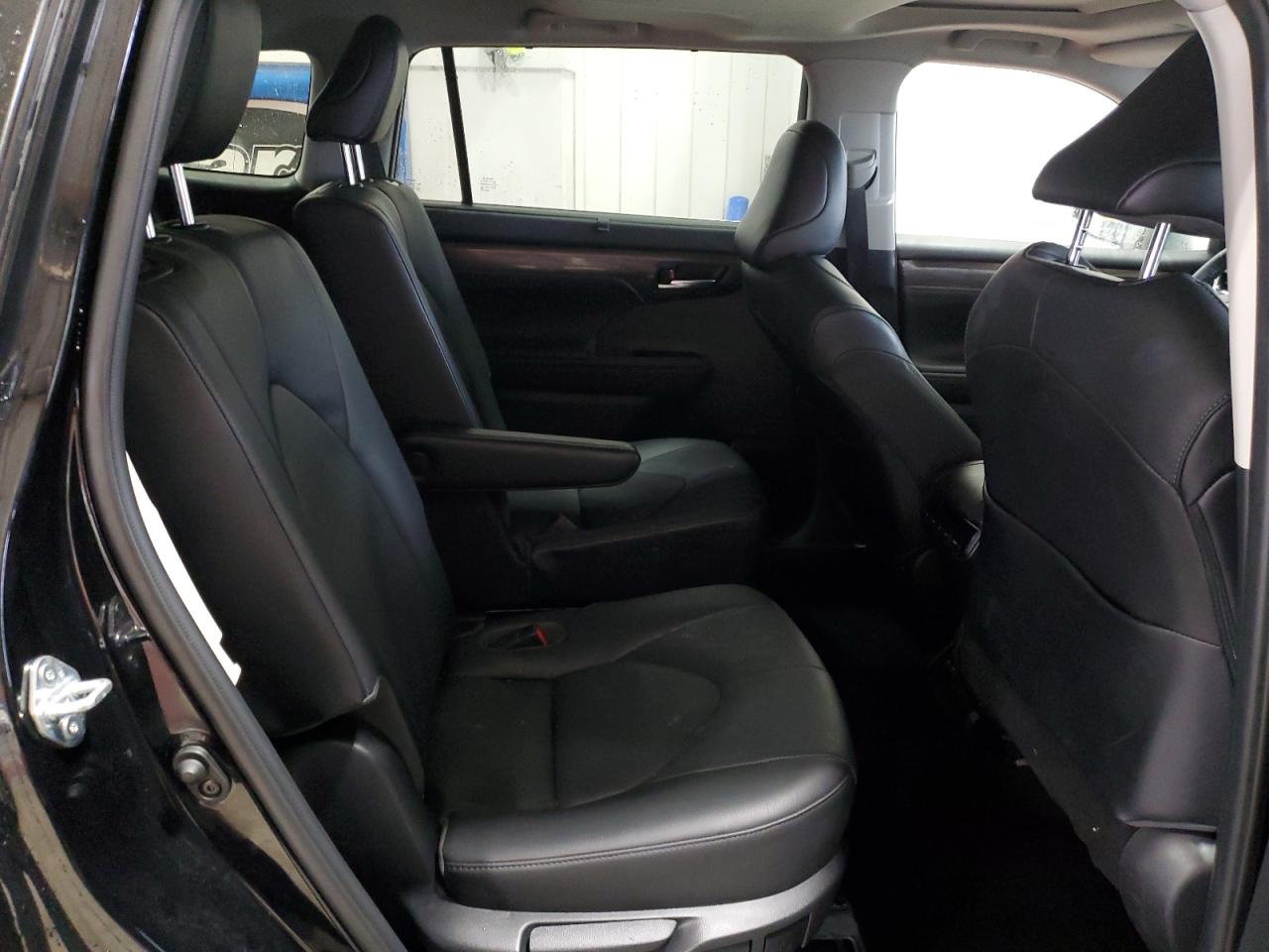 2021 Toyota Highlander - Image 11