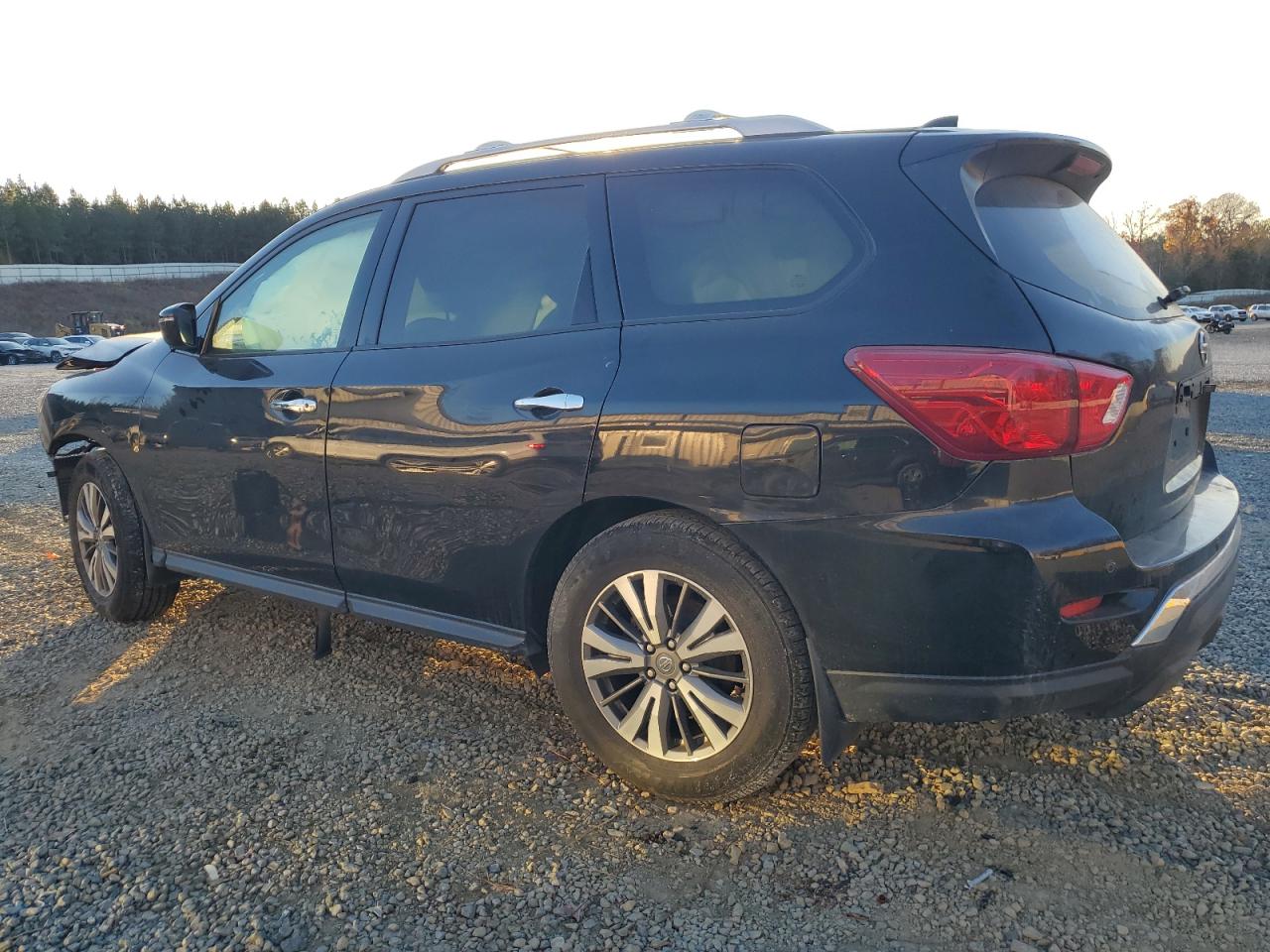 2020 Nissan Pathfinder - Image 2