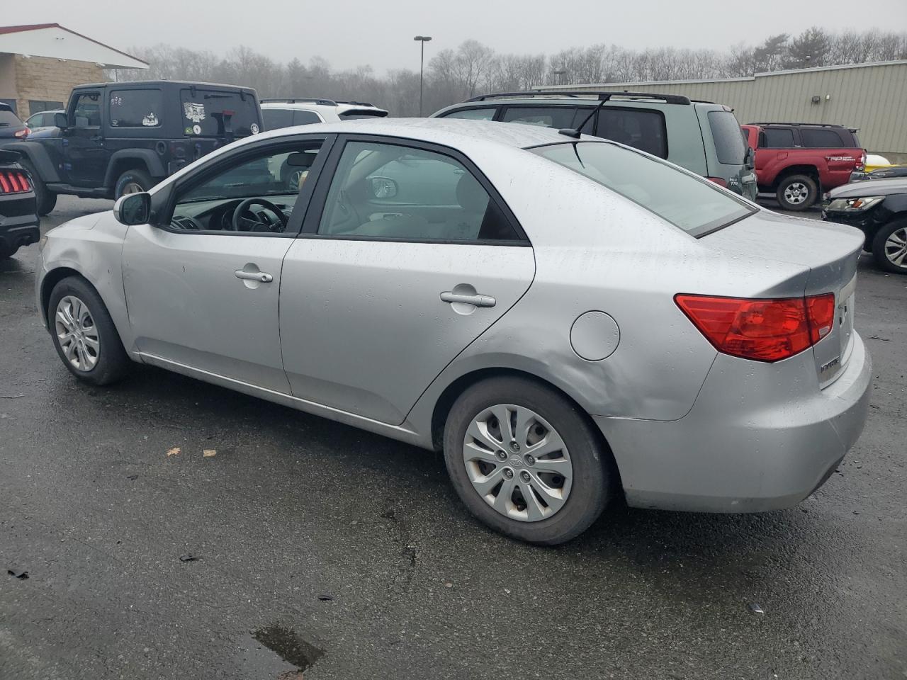 VIN KNAFU4A29D5729934 2013 KIA FORTE no.2