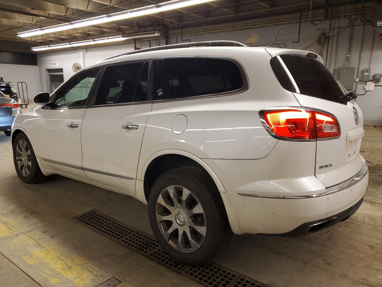 VIN 5GAKVCKD5GJ328645 2016 BUICK ENCLAVE no.2