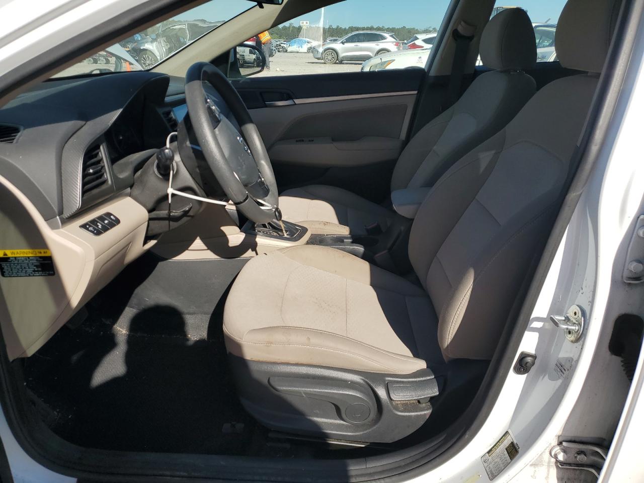 2019 Hyundai Elantra - Image 7