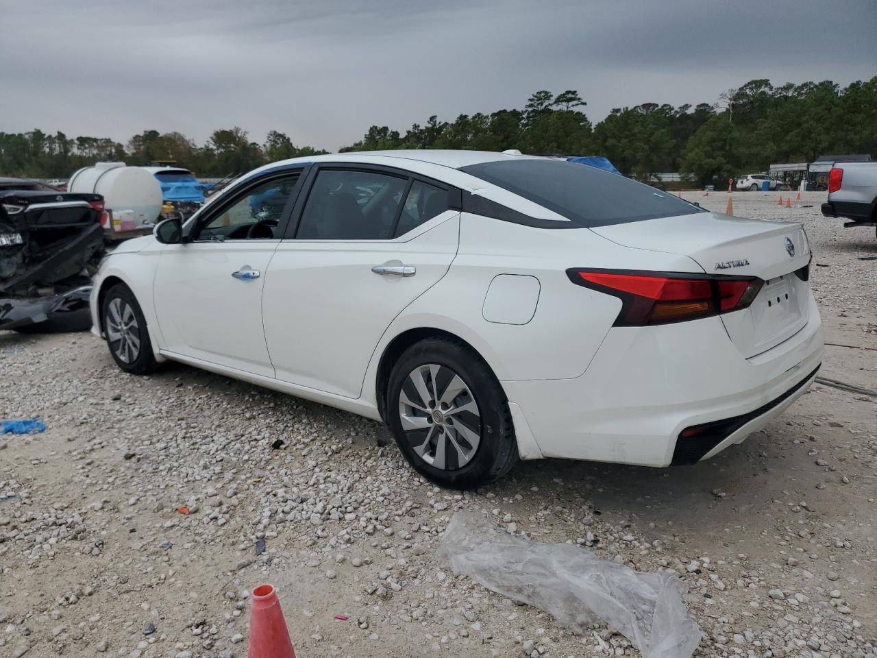 2020 Nissan Altima - Image 2