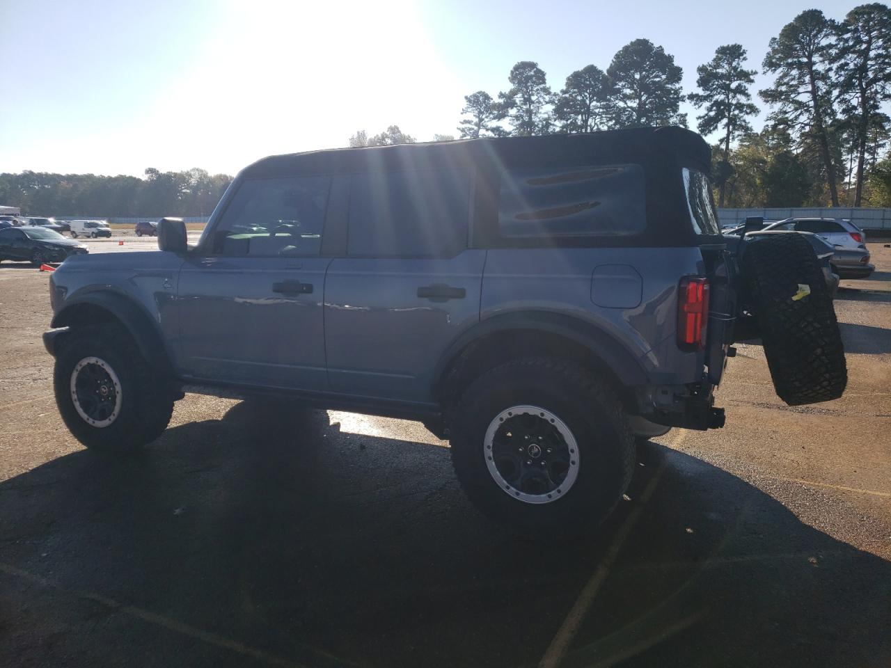 2023 Ford Bronco - Image 2