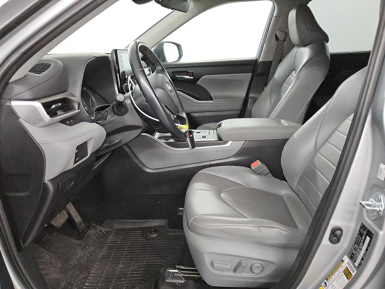 2021 Toyota Highlander - Image 7