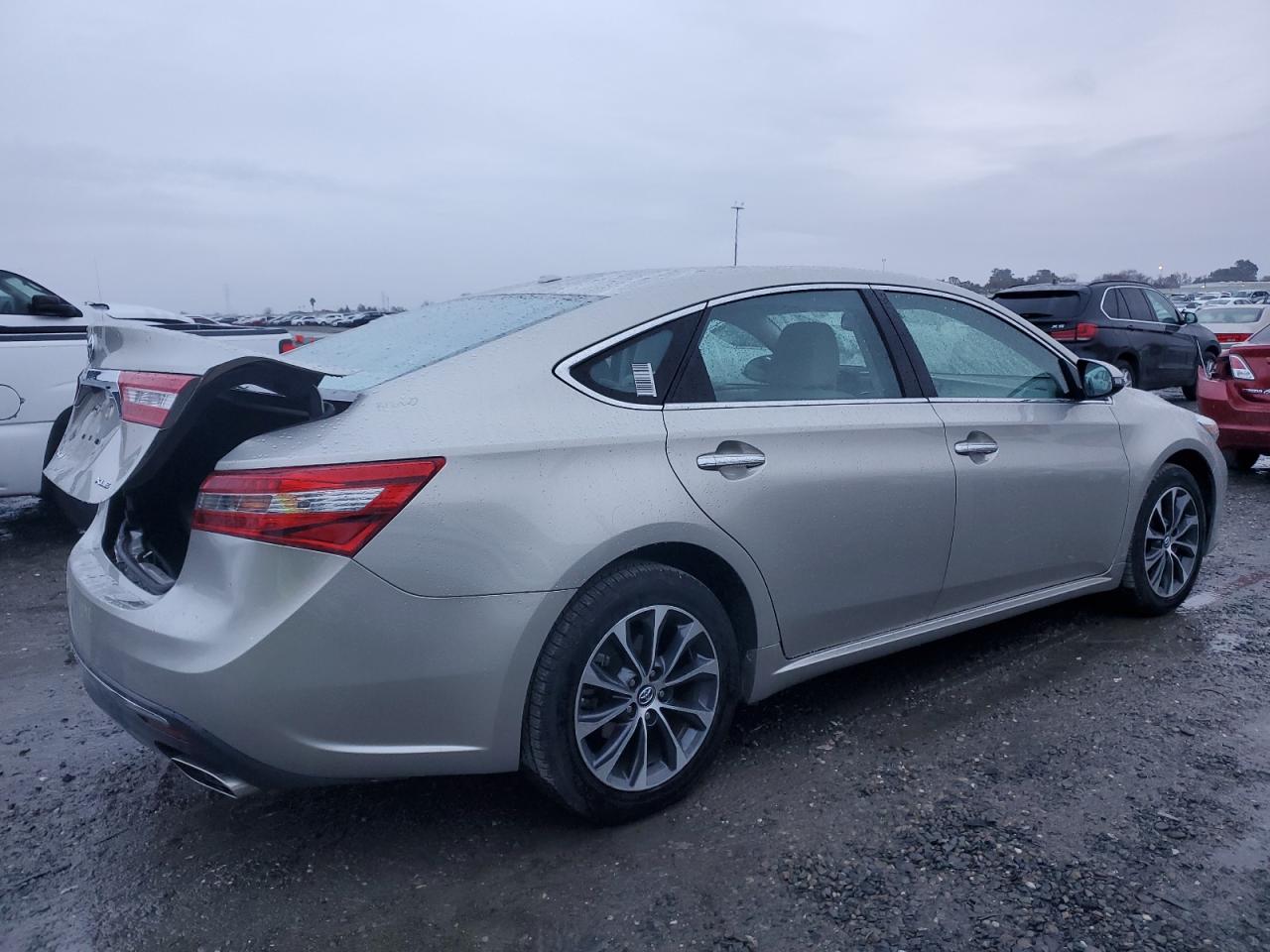 2017 Toyota Avalon - Image 3