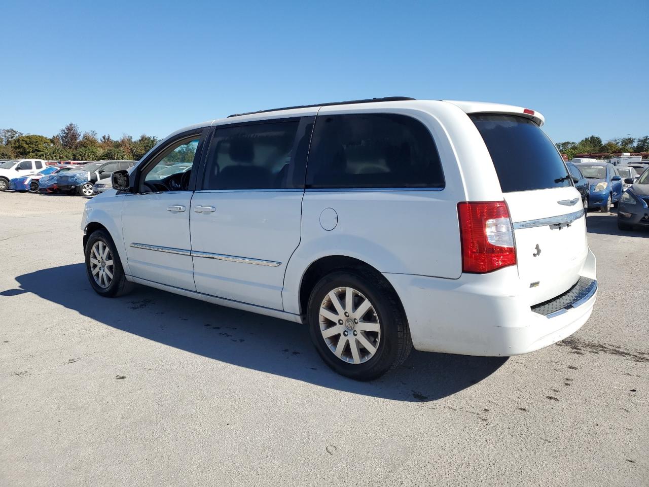 2014 Chrysler Town & Country - Image 2