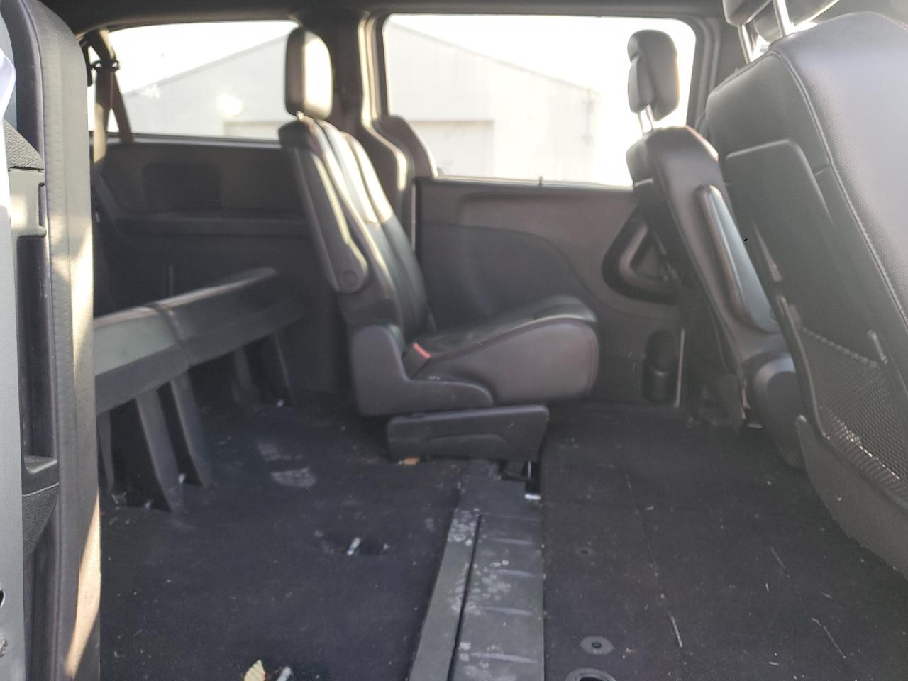 2019 Dodge Caravan - Image 11