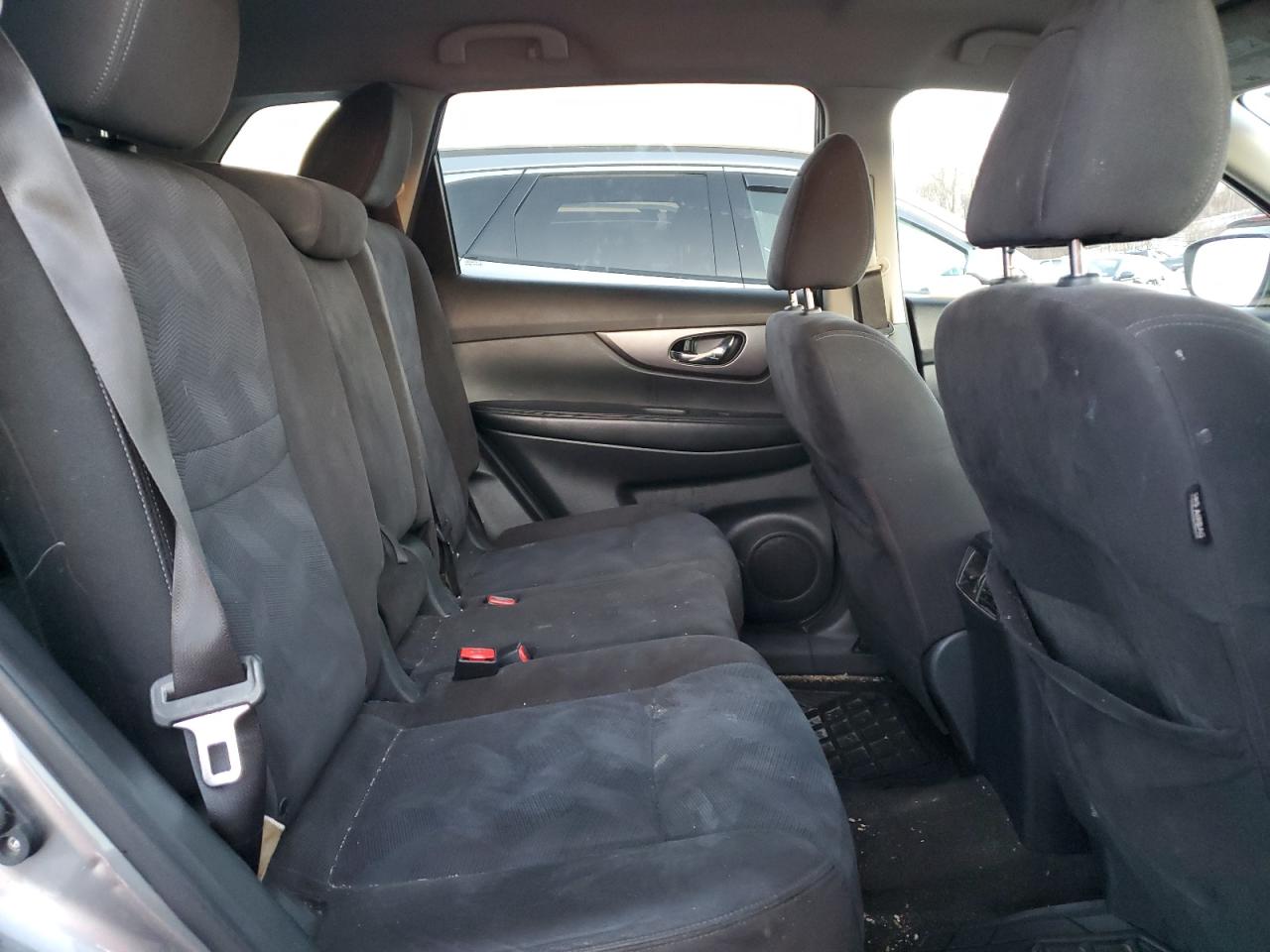 2015 Nissan Rogue - Image 11