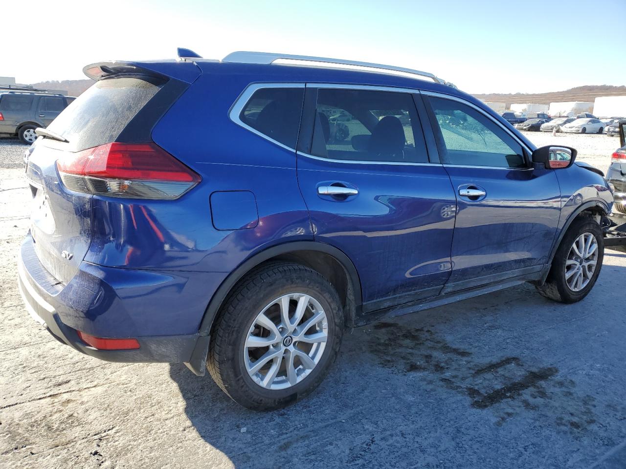 2018 Nissan Rogue - Image 3