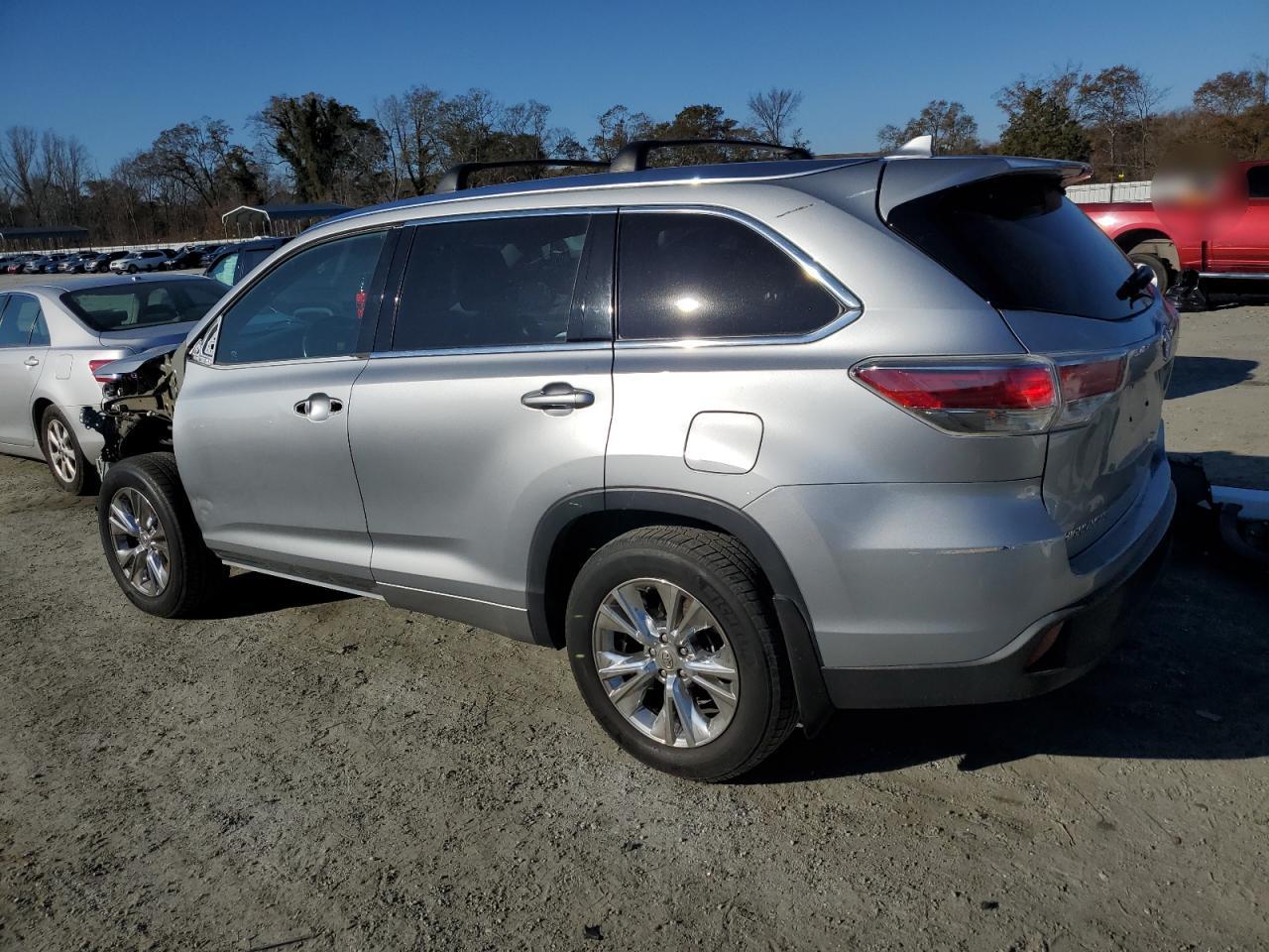 2015 Toyota Highlander - Image 2