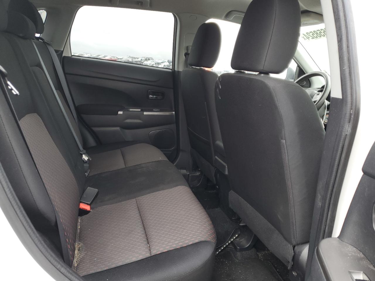 2019 Mitsubishi Outlander - Image 11