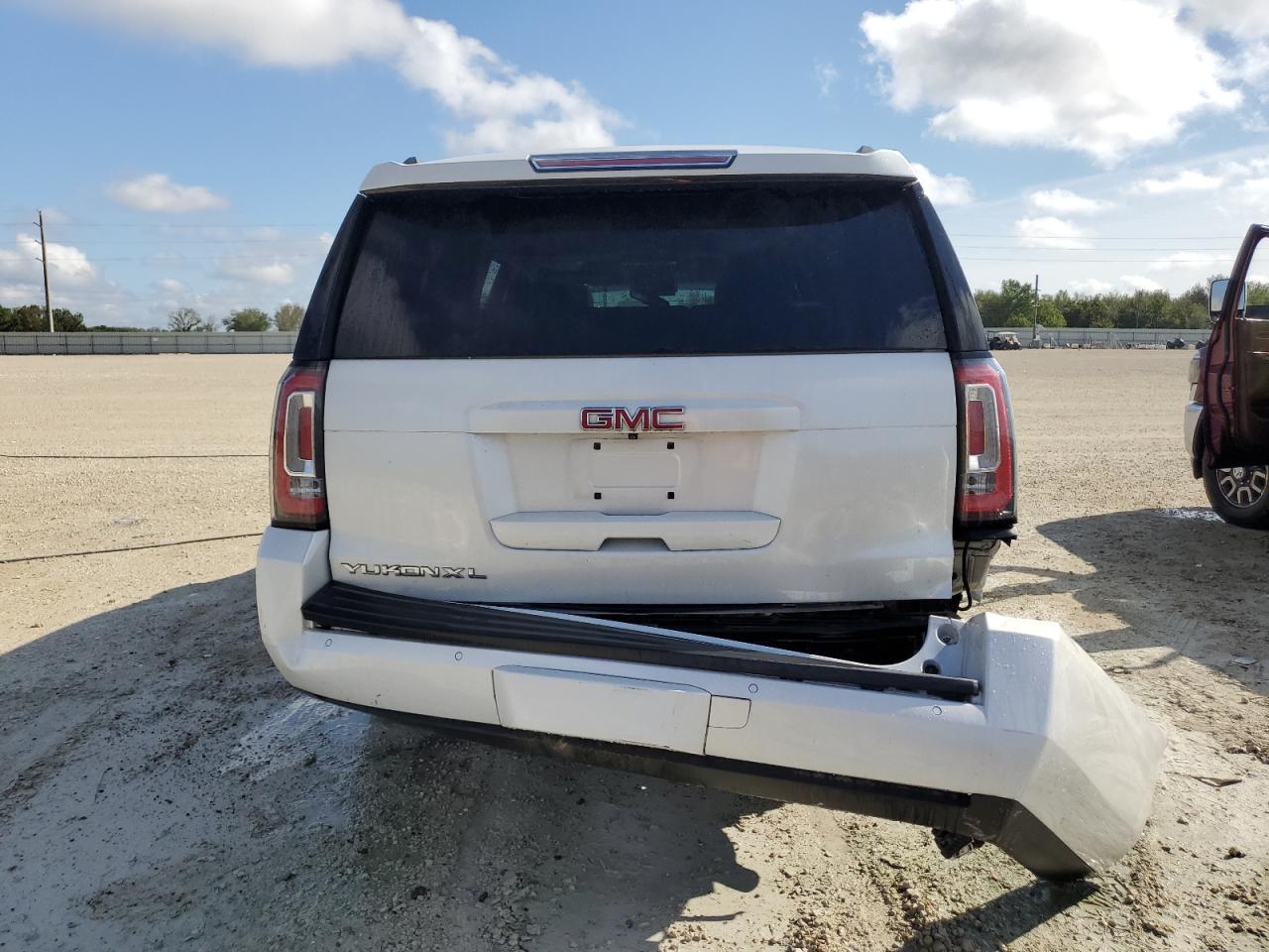2018 GMC Yukon - Image 6