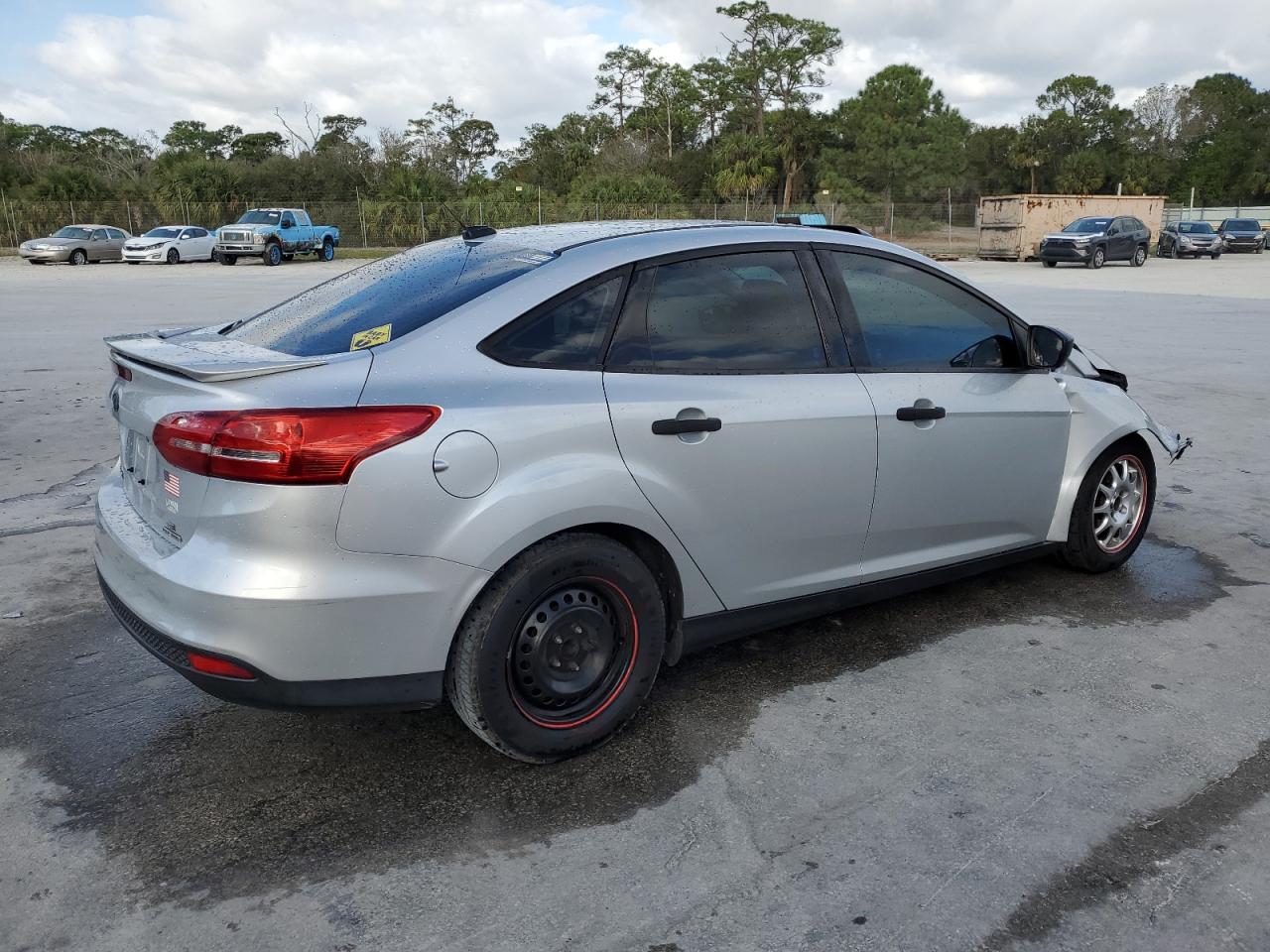 VIN 1FADP3E26FL345538 2015 FORD FOCUS no.3