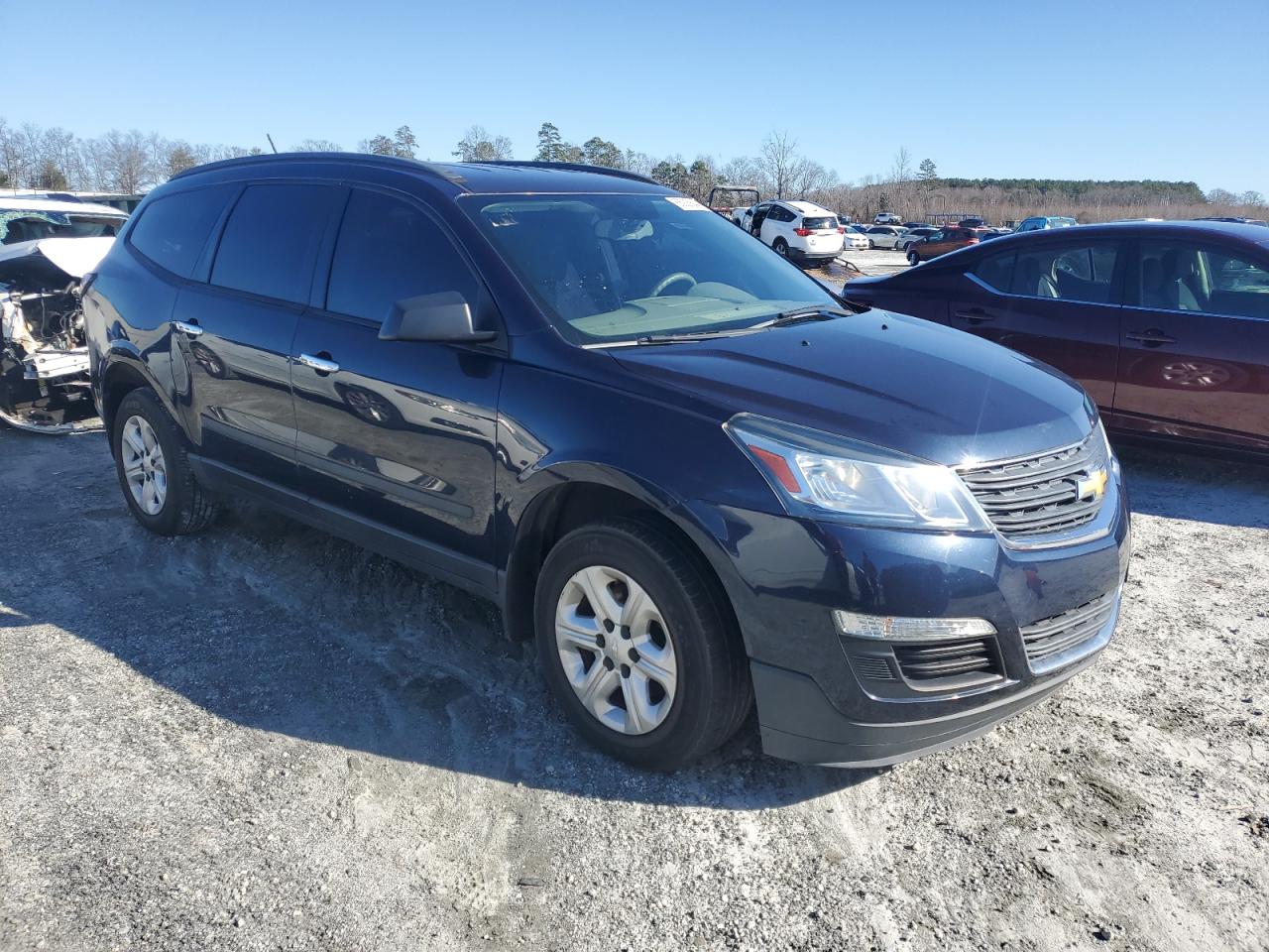 VIN 1GNKRFED1FJ336425 2015 CHEVROLET TRAVERSE no.4