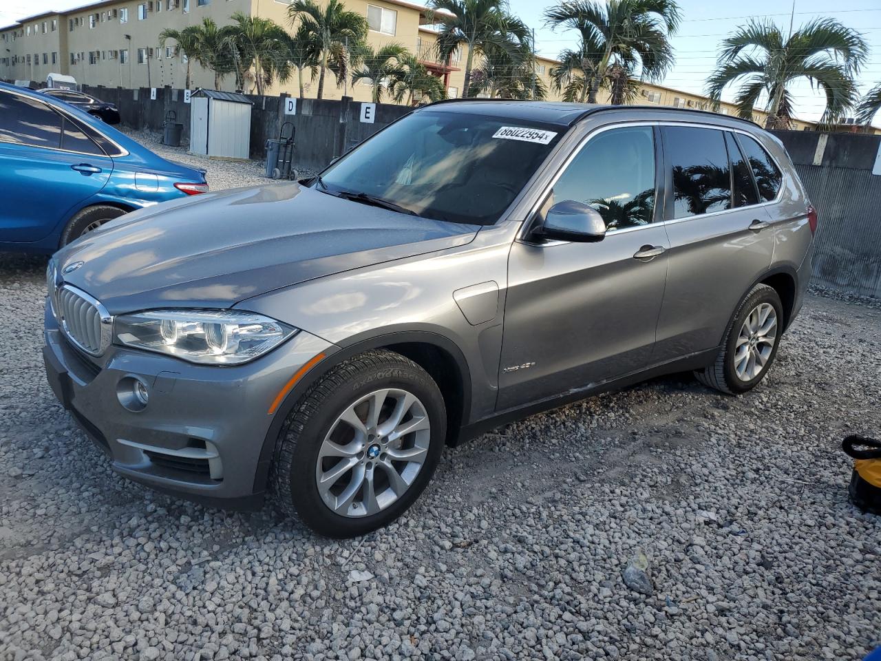 VIN 5UXKT0C50G0S78817 2016 BMW X5 no.1