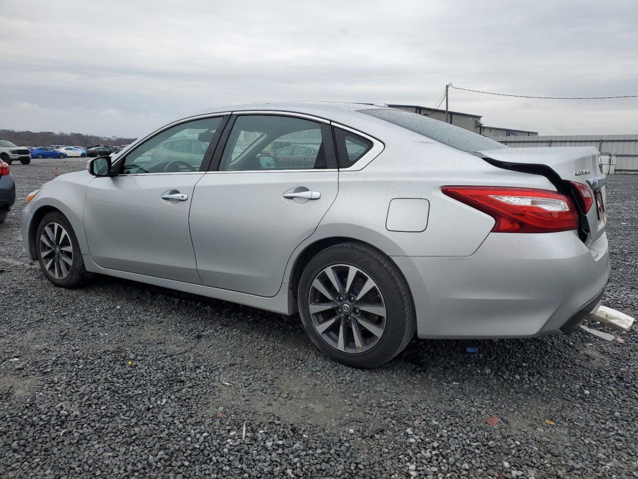 2017 Nissan Altima - Image 2