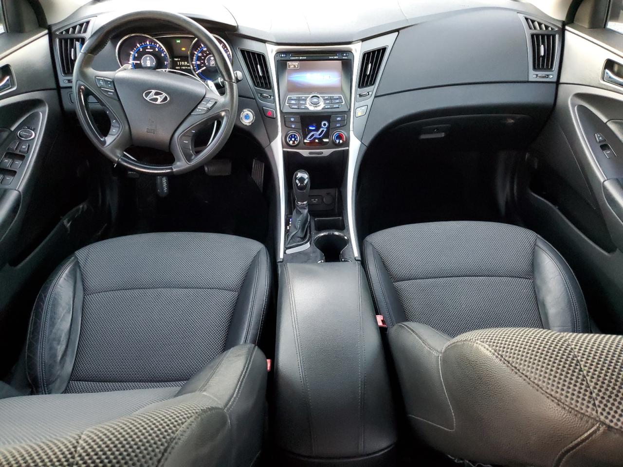 2011 Hyundai Sonata - Image 8