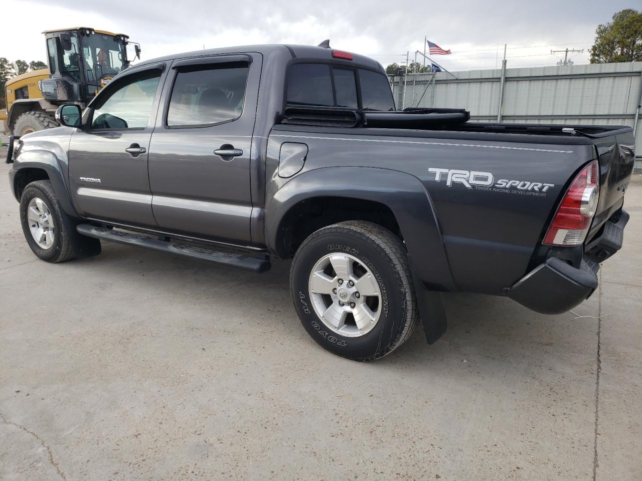 VIN 5TFJU4GN9FX070517 2015 TOYOTA TACOMA no.2