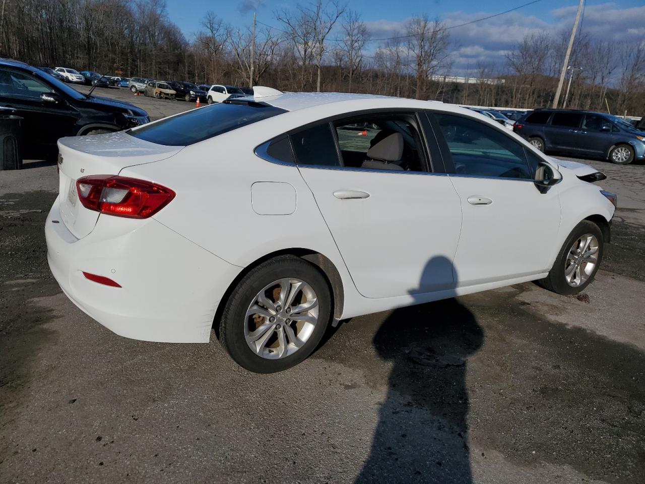 VIN 1G1BE5SM4K7112360 2019 CHEVROLET CRUZE no.3