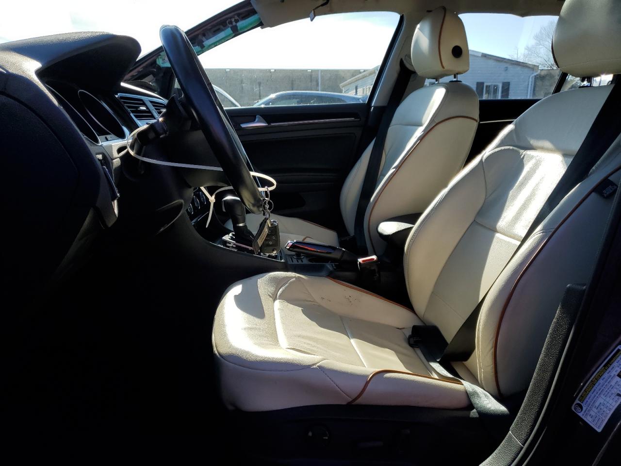 2017 Volkswagen Golf - Image 7