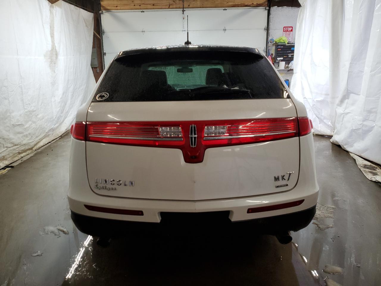 VIN 2LMHJ5AT8GBL01646 2016 LINCOLN MKT no.6