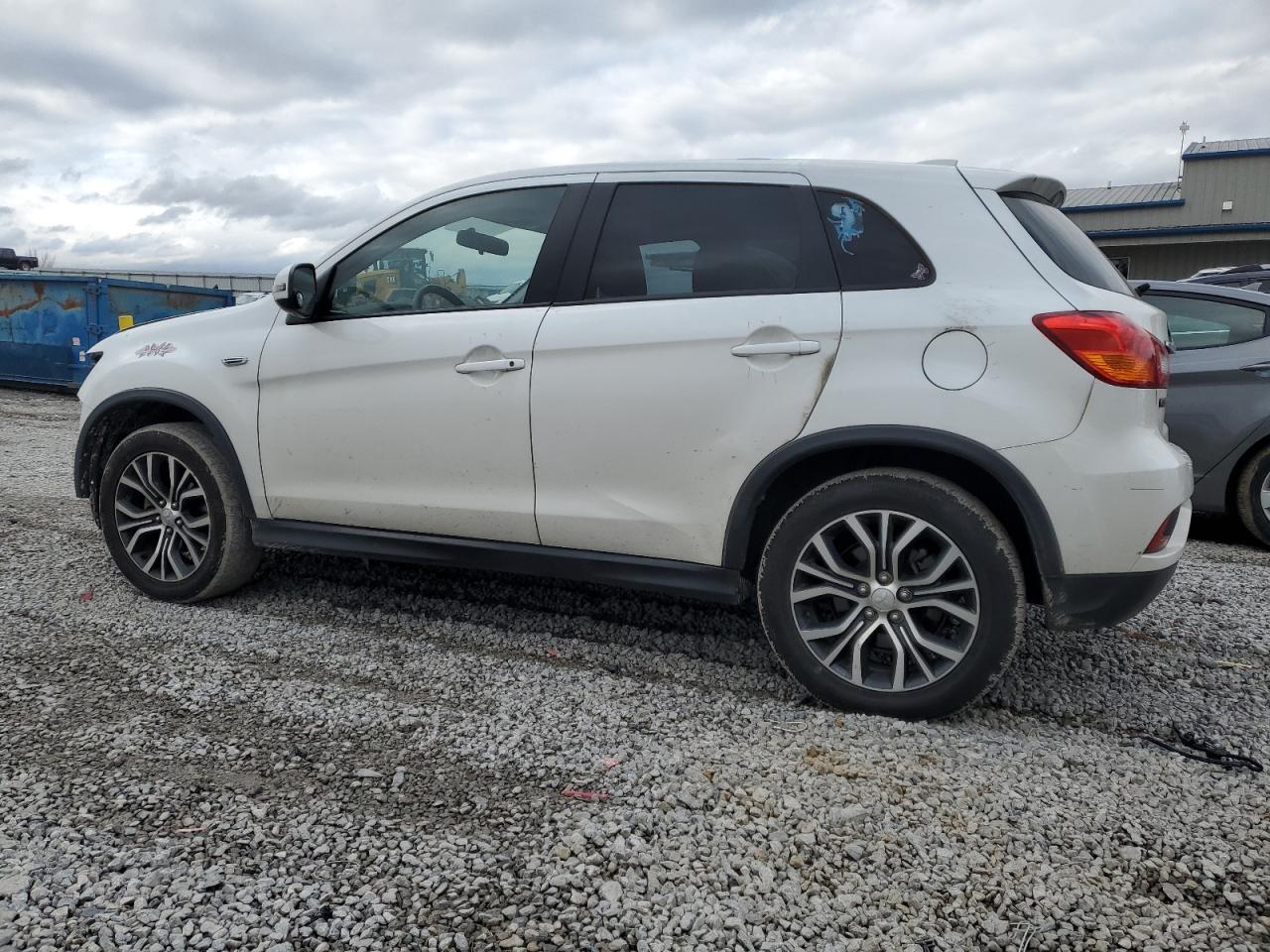 2019 Mitsubishi Outlander - Image 2