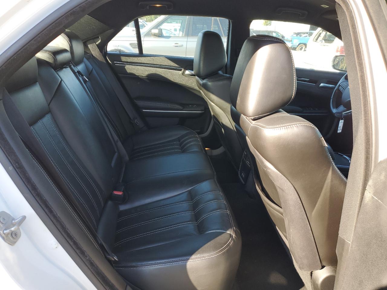 2021 Chrysler 300 - Image 11