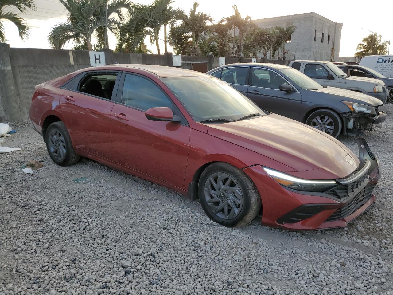 2024 Hyundai Elantra - Image 4