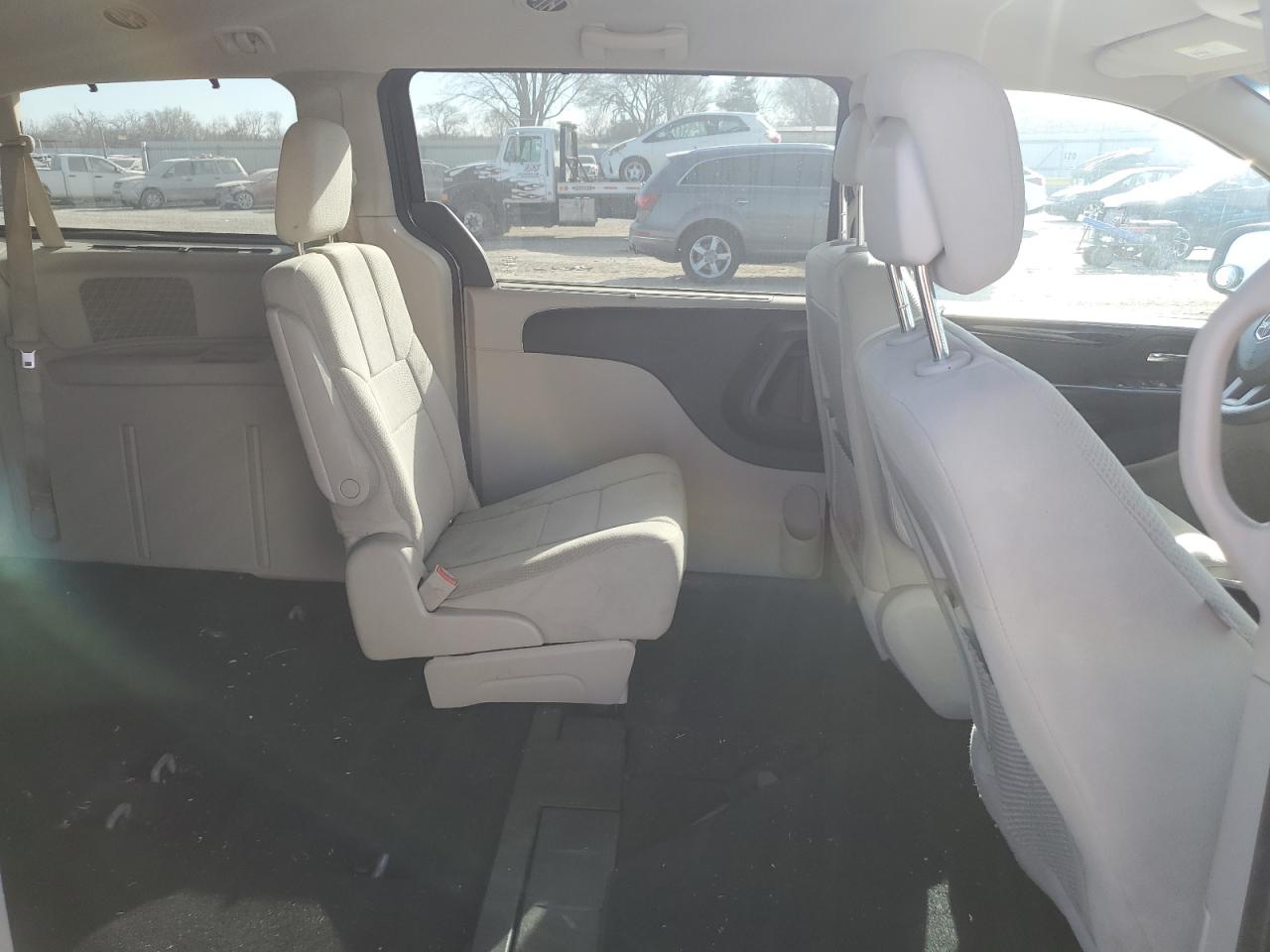 2013 Dodge Caravan - Image 11