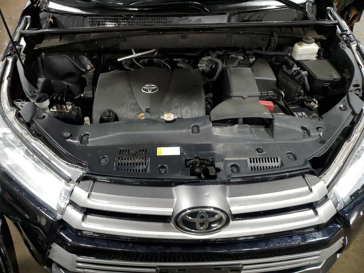 2019 Toyota Highlander - Image 13