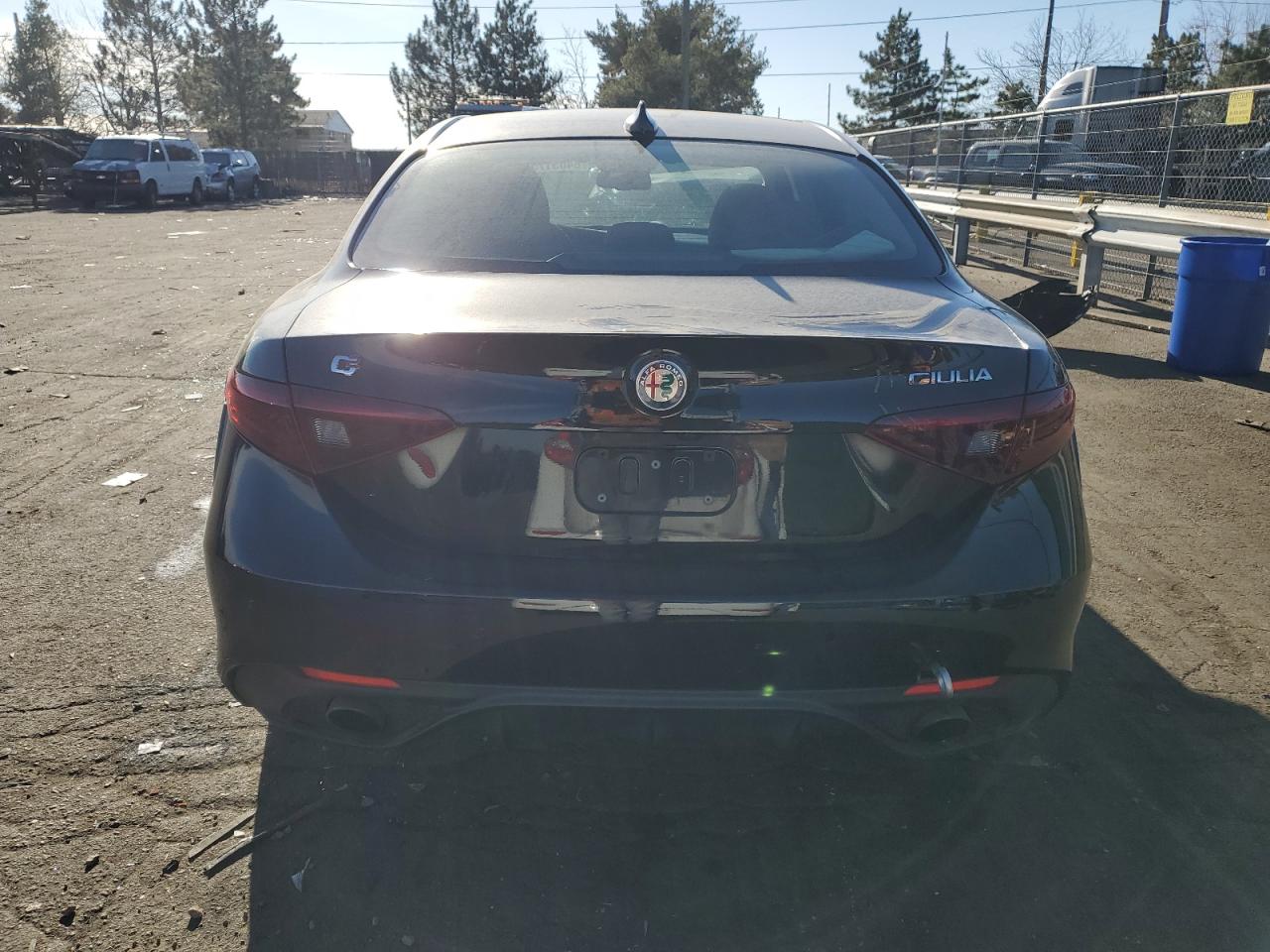 2018 Alfa Romeo Giulia - Image 6