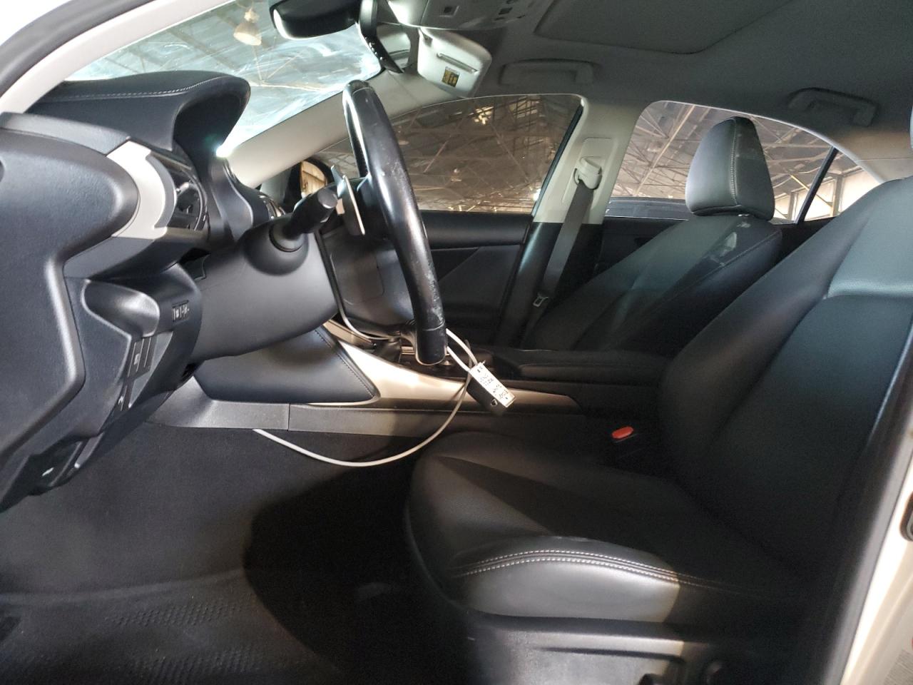 2017 Lexus IS - Image 7