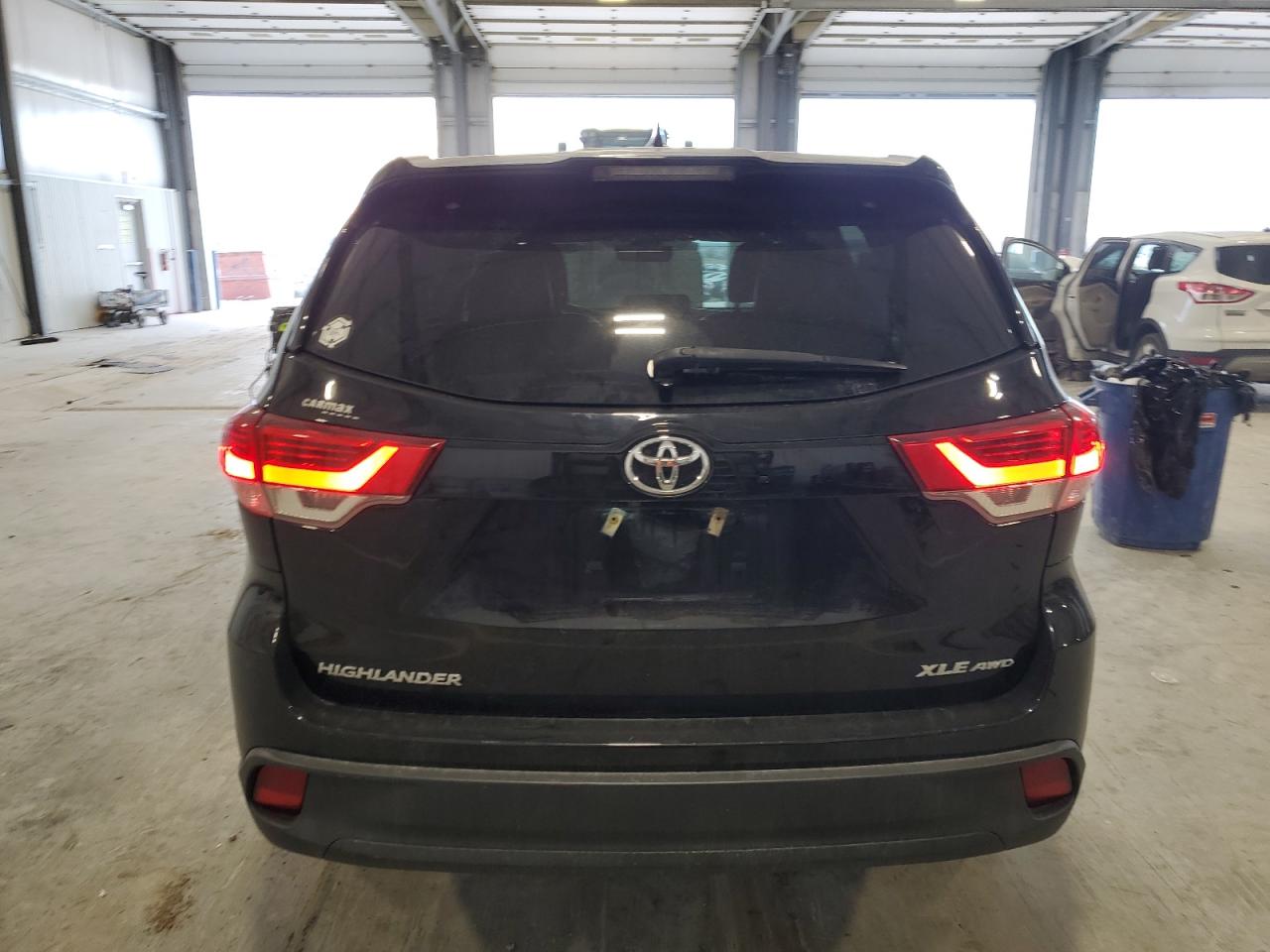 2017 Toyota Highlander - Image 6