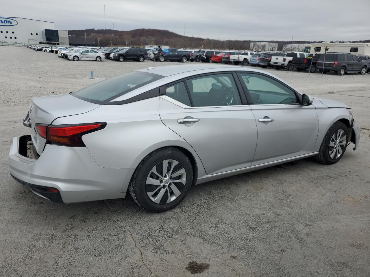 2020 Nissan Altima - Image 3