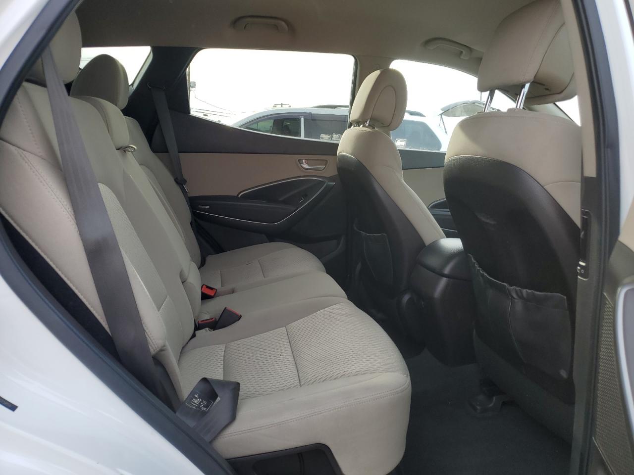 2017 Hyundai Santa Fe - Image 11