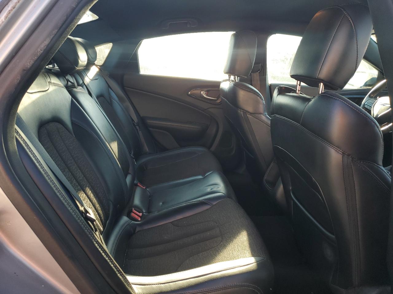 2015 Chrysler 200 - Image 10