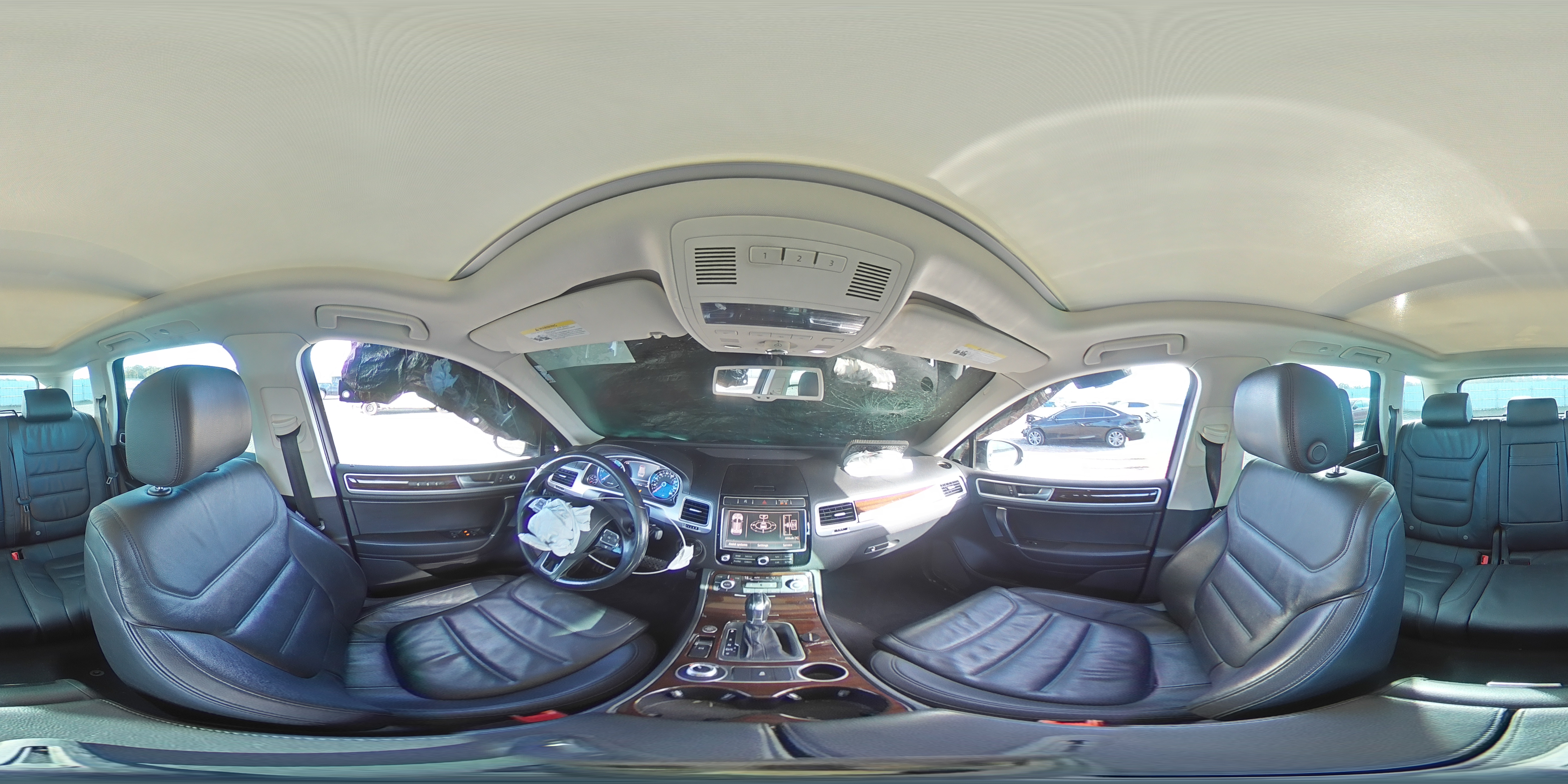 2015 Volkswagen Touareg - Image 14