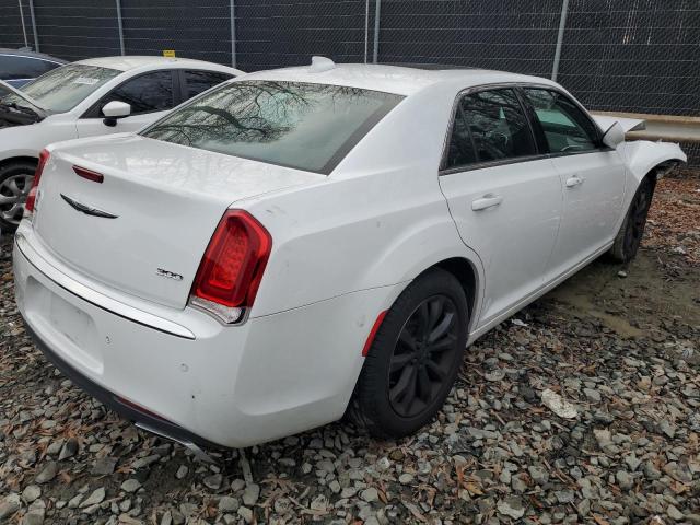 Седаны CHRYSLER 300 2015 Белы