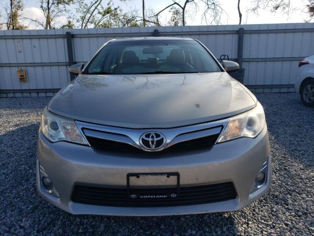 Седаны TOYOTA CAMRY 2014 Золотой