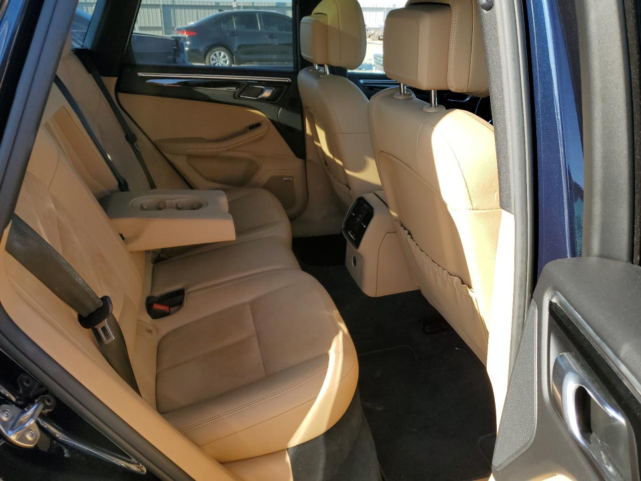 2018 Porsche Macan - Image 10