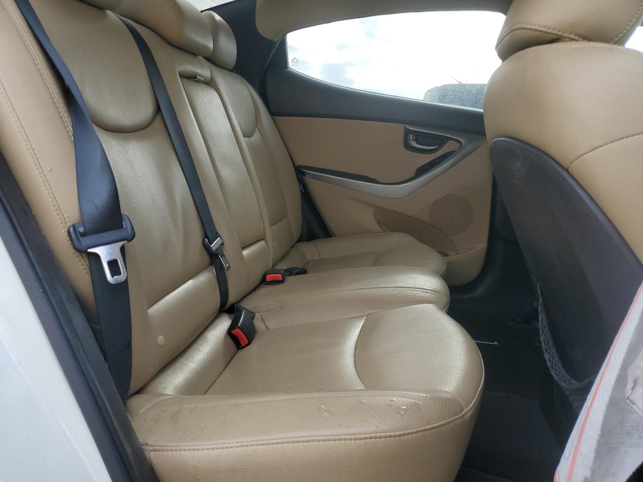 2012 Hyundai Elantra - Image 10