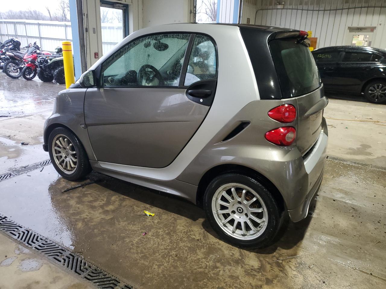 VIN WMEEJ3BA9DK631514 2013 SMART FORTWO no.2